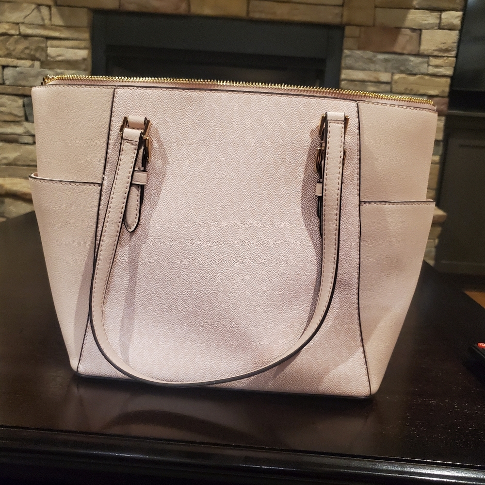 Michael Kors Charlotte Large Saffiano Bag - Picture 5 of 11